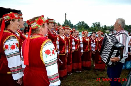 На Житомирщині відсвяткували розпал літа святом народної творчості «Маківка літа»