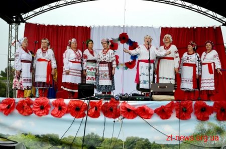 На Житомирщині відсвяткували розпал літа святом народної творчості «Маківка літа»