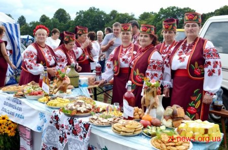 На Житомирщині відсвяткували розпал літа святом народної творчості «Маківка літа»