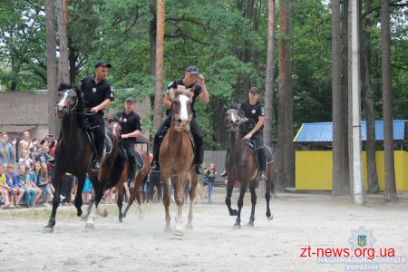 Правоохоронці влаштували дитяче свято у літньому таборі «Супутник»