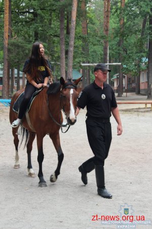 Правоохоронці влаштували дитяче свято у літньому таборі «Супутник»
