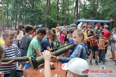 Правоохоронці влаштували дитяче свято у літньому таборі «Супутник»