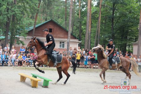 Правоохоронці влаштували дитяче свято у літньому таборі «Супутник»