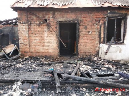 На Житомирщині під час пожежі пенсіонерка отримала опіки