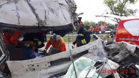 Поблизу Житомира маршрутка зіткнулась з вантажівкою «DAF»