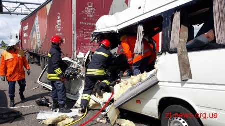 Поблизу Житомира маршрутка зіткнулась з вантажівкою «DAF»