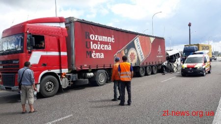 Поблизу Житомира маршрутка зіткнулась з вантажівкою «DAF»