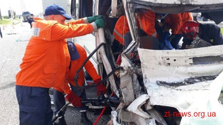 Поблизу Житомира маршрутка зіткнулась з вантажівкою «DAF»