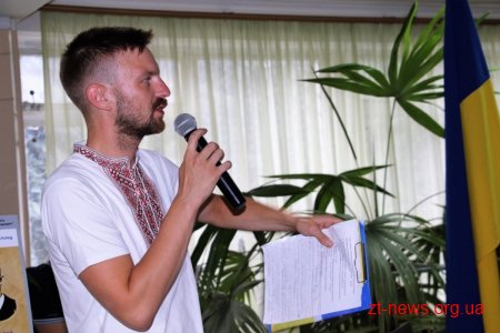 В обласній бібліотеці всім бажаючим розповіли про життєвий та творчий шлях Олега Ольжича