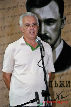 В обласній бібліотеці всім бажаючим розповіли про життєвий та творчий шлях Олега Ольжича
