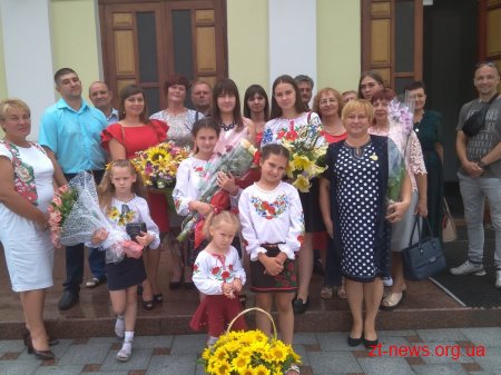 Шість жінок з Житомира отримали нагрудний знак «Мати-героїня»