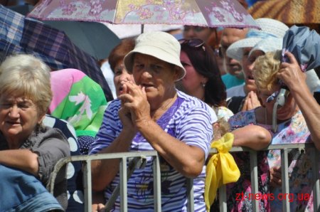 У Бердичеві тисячі паломників з усієї України взяли участь у святковій літургії