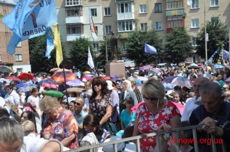 У Бердичеві тисячі паломників з усієї України взяли участь у святковій літургії