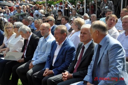 У Бердичеві тисячі паломників з усієї України взяли участь у святковій літургії