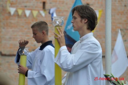 У Бердичеві тисячі паломників з усієї України взяли участь у святковій літургії