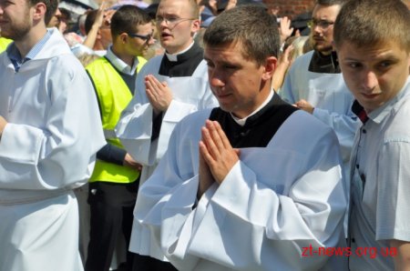 У Бердичеві тисячі паломників з усієї України взяли участь у святковій літургії