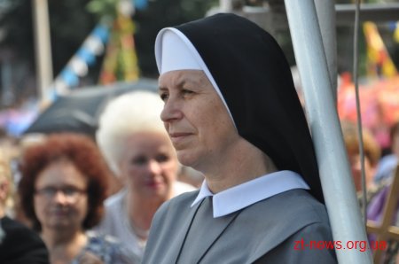 У Бердичеві тисячі паломників з усієї України взяли участь у святковій літургії