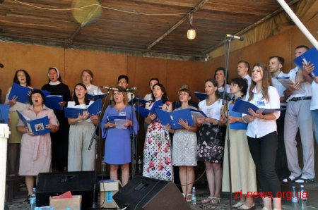 У Бердичеві тисячі паломників з усієї України взяли участь у святковій літургії