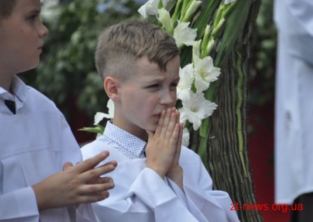 У Бердичеві тисячі паломників з усієї України взяли участь у святковій літургії