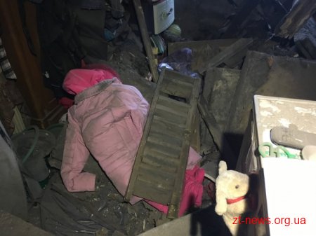 В двоповерховому будинку у Житомирі стався обвал стелі
