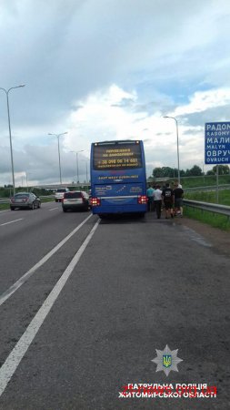 Під час перевірки автобусу водій запропонував поліцейським хабар