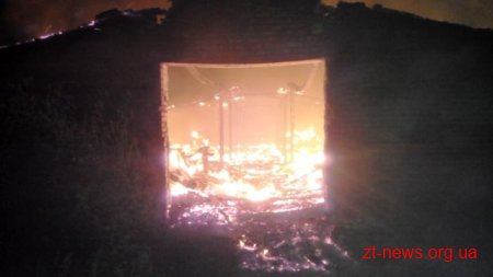 В Житомирській області на території приватного сільськогосподарського підприємства сталася пожежа