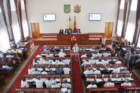 На сесії облради депутати так і не змогли заслухати звіт керівника Служби автомобільних доріг
