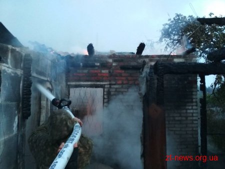 На Житомирщині горів будинок на 3 господаря