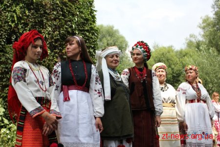 Українські дизайнери представили колекції національного вбрання на етно-фешн-шоу «Аристократична Україна»
