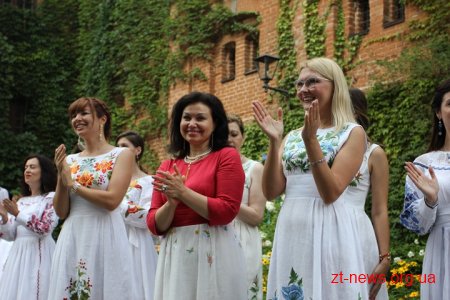 Українські дизайнери представили колекції національного вбрання на етно-фешн-шоу «Аристократична Україна»