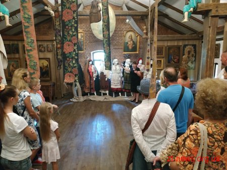 Українські дизайнери представили колекції національного вбрання на етно-фешн-шоу «Аристократична Україна»