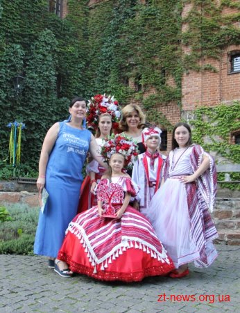 Українські дизайнери представили колекції національного вбрання на етно-фешн-шоу «Аристократична Україна»