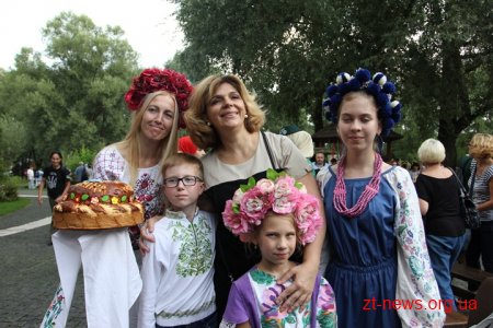 Українські дизайнери представили колекції національного вбрання на етно-фешн-шоу «Аристократична Україна»
