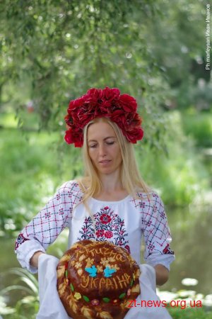 Українські дизайнери представили колекції національного вбрання на етно-фешн-шоу «Аристократична Україна»