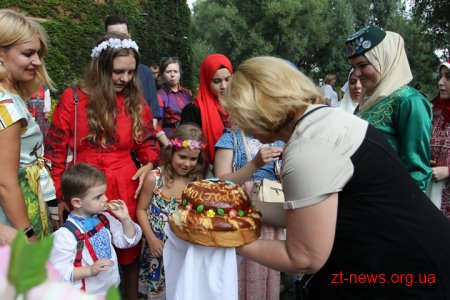 Українські дизайнери представили колекції національного вбрання на етно-фешн-шоу «Аристократична Україна»