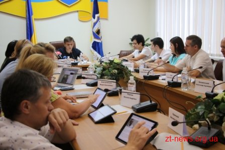 Пенсіонери у Житомирі надалі їздитимуть в маршрутках безкоштовно з 10:00 до 16:00 години