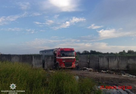 У Черняхівському районі затримали 2 фури з львівським сміттям