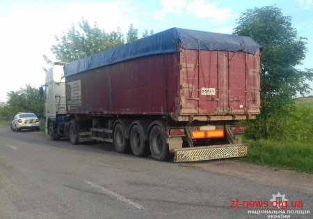 У Черняхівському районі затримали 2 фури з львівським сміттям