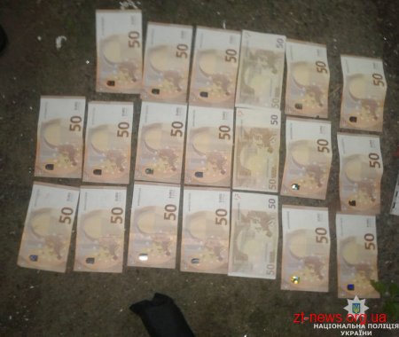 На Житньому ринку у Житомирі грузин викрав з чужого автомобіля 400 доларів США та 2,5 тис. євро