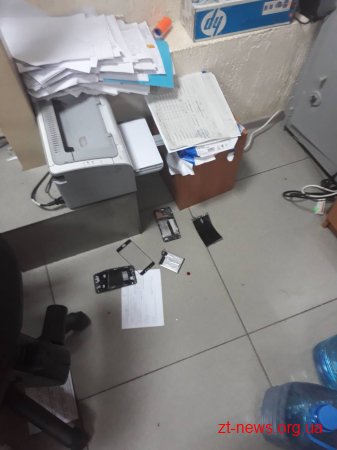 У Коростені поліцейські охорони затримали у магазині нічного злодія