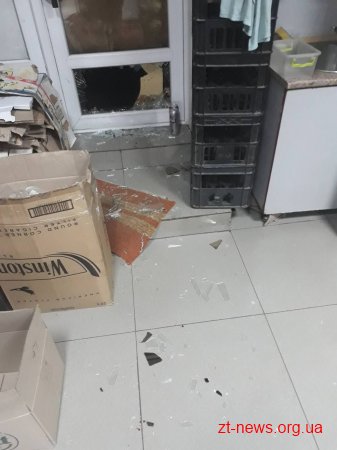 У Коростені поліцейські охорони затримали у магазині нічного злодія
