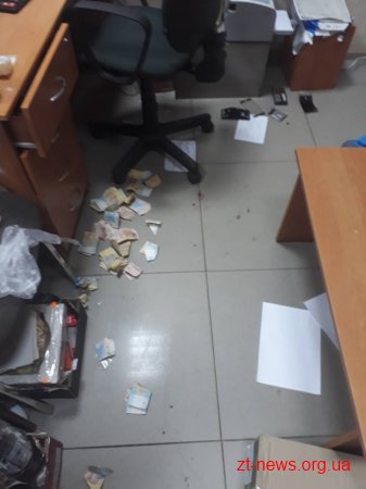 У Коростені поліцейські охорони затримали у магазині нічного злодія