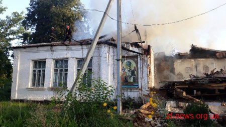 На Житомирщині через коротке замикання згоріла церква