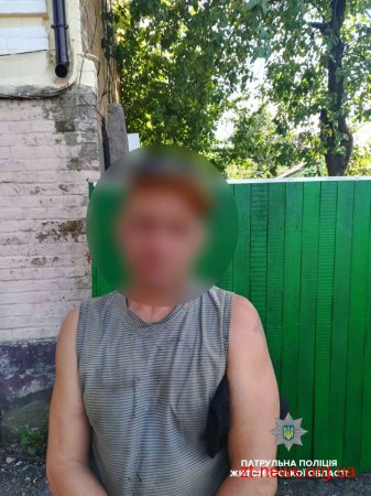 Патрульні затримали двох чоловіків, які влаштували стрілянину в одному з провулків Житомира