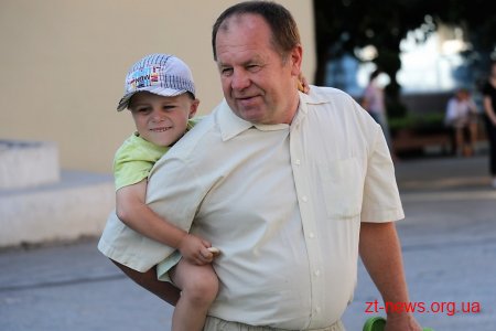 Батьки разом із дітлахами долучилися до руханки на Михайлівській