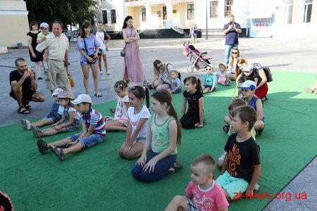 Батьки разом із дітлахами долучилися до руханки на Михайлівській