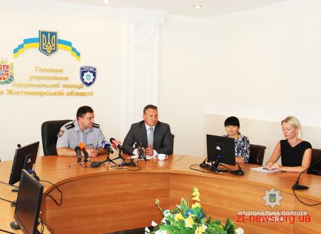 У Житомирі працівників служби «102» навчають виявляти домашнє насильство з перших секунд розмови