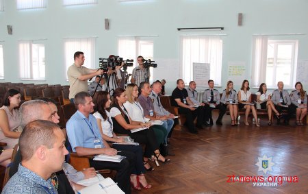 У Житомирі працівників служби «102» навчають виявляти домашнє насильство з перших секунд розмови