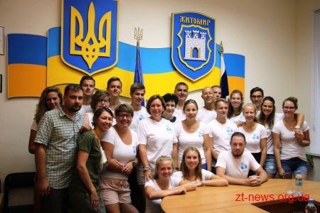 Вікторія Краснопір зустрілася із волонтерами з Голландії, які вже втретє відвідують Житомир