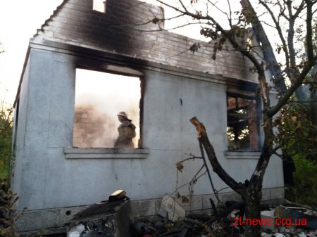 Під час пожежі в дачному будинку рятувальники виявили загиблого чоловіка